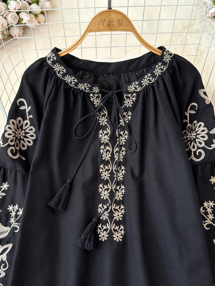 Blusa Feminina EWQ com Bordado - Gola com Cordões, Mangas Bufantes, Estilo Boho