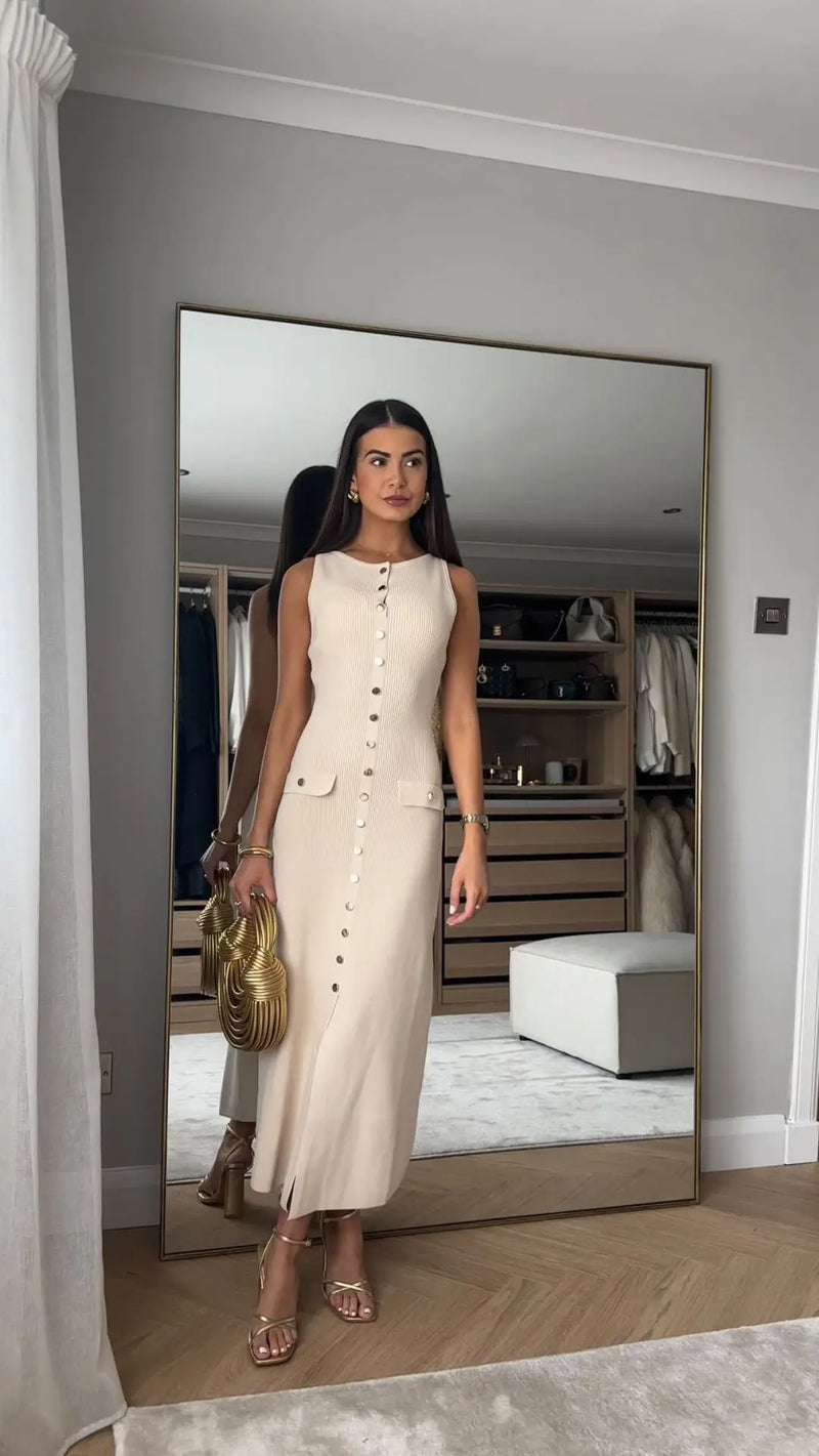 Vestido Longo Elegante de Malha - Botões, Decote Redondo e Bolsos Falsos, Estilo Chic